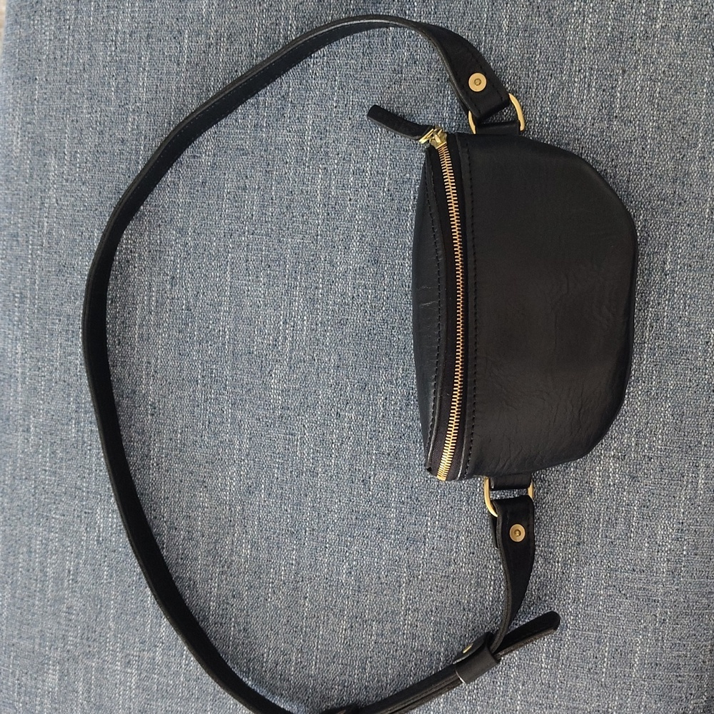 Elegant Custom Made Black Leather Crossbody Belt Bag